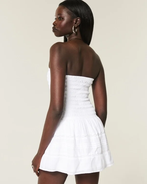 Minivestido sin tirantes con corpiño fruncido Minivestido sin tirantes con corpiño fruncido