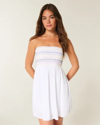 Minivestido sin tirantes con fruncidos