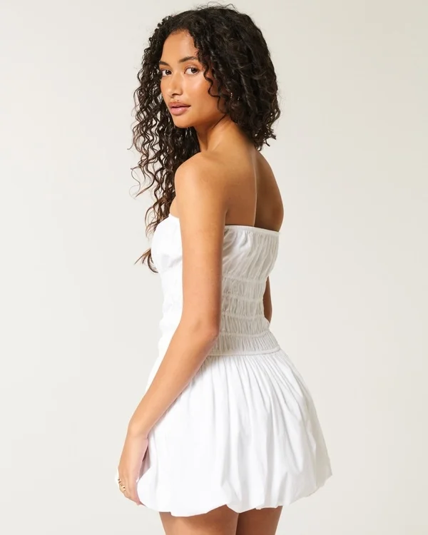 Minivestido sin tirantes con volantes Minivestido sin tirantes con volantes