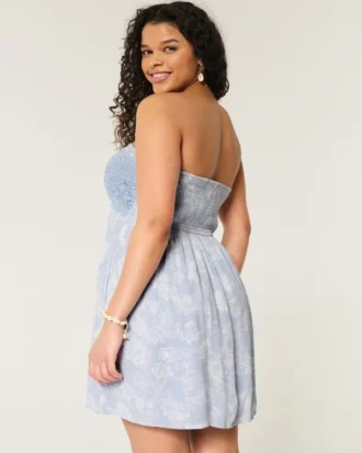 Minivestido sin tirantes estilo crochet