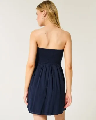 Minivestido sin tirantes estilo crochet