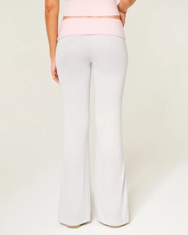 Pantalones acampanados con cintura cruzada de punto Always Cozy Pantalones acampanados con cintura cruzada de punto Always Cozy