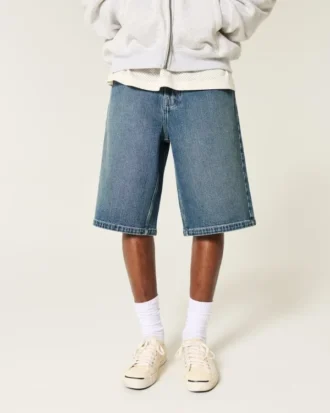 Pantalones cortos vaqueros superholgados de lavado oscuro por debajo de la rodilla
