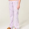 Pantalones de chándal acampanados con estampado de camuflaje Pantalones de chándal acampanados con estampado de camuflaje