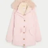 Parka con forro de piel sintética Parka con forro de piel sintética