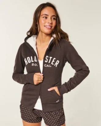 Sudadera con capucha, cremallera y logo gráfico, con forro de sherpa, de la colección Holiday Vault