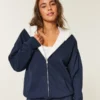 Sudadera con capucha reversible con forro de piel sintética y cremallera Sudadera con capucha reversible con forro de piel sintética y cremallera