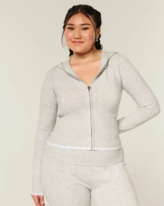 Sudadera con capucha y cremallera con dobladillo festoneado de Gilly Hicks