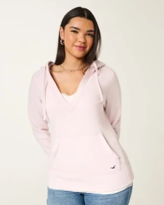 Sudadera con capucha y cuello en V