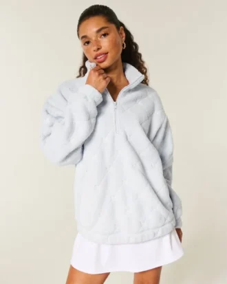Sudadera con cremallera de un cuarto y bordado de lazo de Gilly Hicks