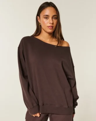 Sudadera oversize con hombros descubiertos Sudadera oversize con hombros descubiertos