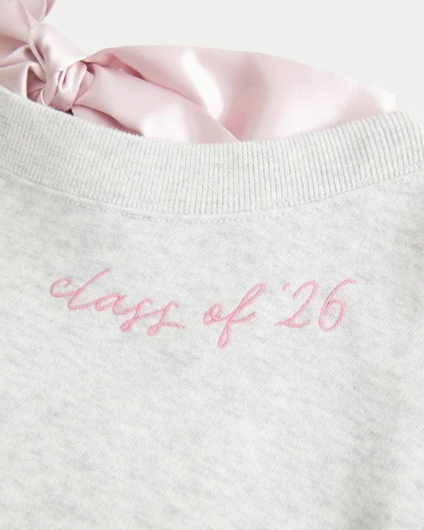 Sudadera oversize con lazo en la espalda «Class of ’26» Sudadera oversize con lazo en la espalda «Class of ’26»