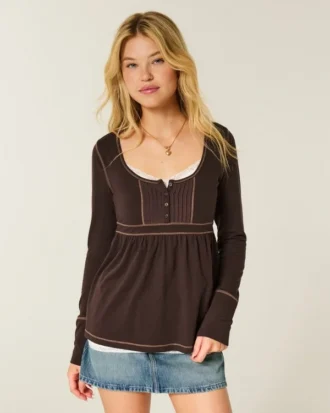 Top babydoll de manga larga con cuello Henley