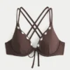 Top de bikini con aros, tirantes cruzados en la espalda y adornos de conchas Top de bikini con aros, tirantes cruzados en la espalda y adornos de conchas
