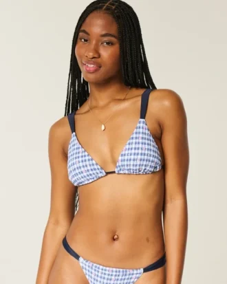 Top de bikini triangular con hombros descubiertos y fruncido