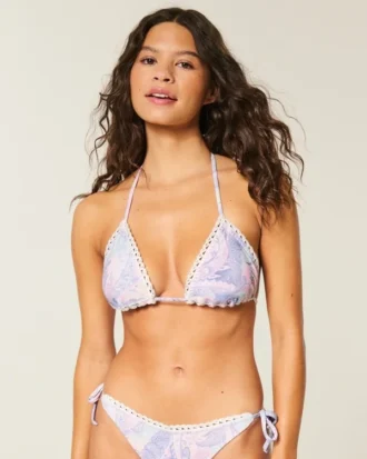 Top de bikini triangular con ribete estilo croché