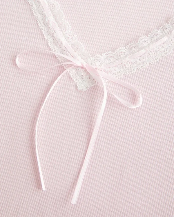 Top de manga larga con ribete de encaje Top de manga larga con ribete de encaje