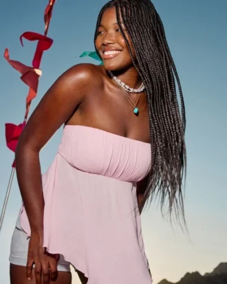 Top sin tirantes con dobladillo en forma de pañuelo