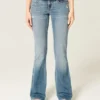 Vaqueros bootcut de talle bajo, lavado medio y efecto desgastado Vaqueros bootcut de talle bajo, lavado medio y efecto desgastado