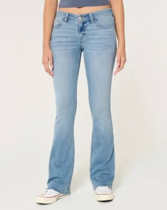 Vaqueros bootcut de talle bajo y lavado claro Vaqueros bootcut de talle bajo y lavado claro