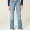 Vaqueros bootcut de talle bajo y lavado medio Vaqueros bootcut de talle bajo y lavado medio