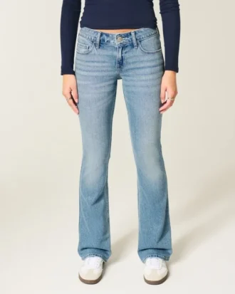 Vaqueros bootcut de talle bajo y lavado medio