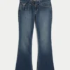 Vaqueros bootcut de talle bajo y lavado oscuro con cinturón Vaqueros bootcut de talle bajo y lavado oscuro con cinturón