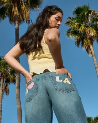 Vaqueros holgados con estampado de Los Ángeles, lavado medio y talle bajo Vaqueros holgados con estampado de Los Ángeles, lavado medio y talle bajo