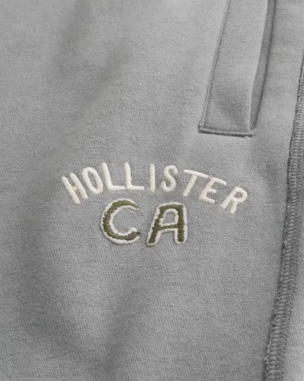 Vaqueros holgados con logotipo estampado Vaqueros holgados con logotipo estampado