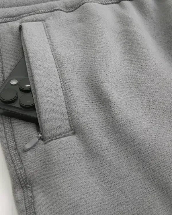 Vaqueros holgados con logotipo estampado Vaqueros holgados con logotipo estampado