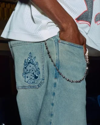 Vaqueros holgados de skater con bordado de dados en lavado claro Vaqueros holgados de skater con bordado de dados en lavado claro