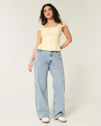 Vaqueros holgados de talle alto y lavado medio con corte curvilíneo Vaqueros holgados de talle alto y lavado medio con corte curvilíneo