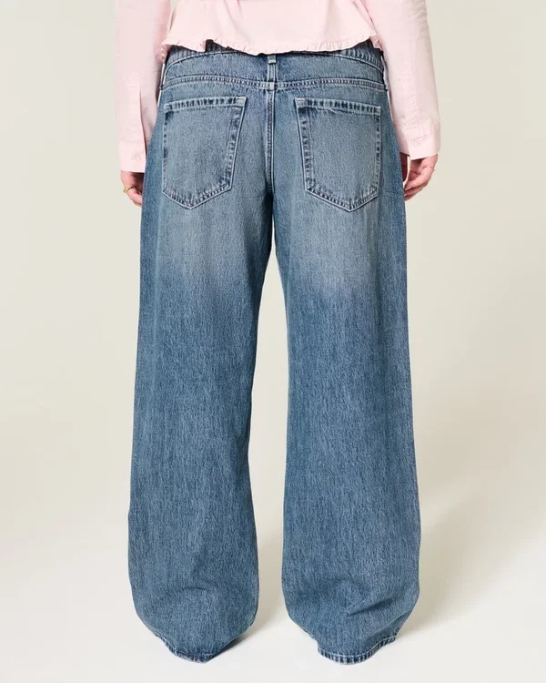 Vaqueros holgados de talle bajo, lavado oscuro y bordado floral Vaqueros holgados de talle bajo, lavado oscuro y bordado floral