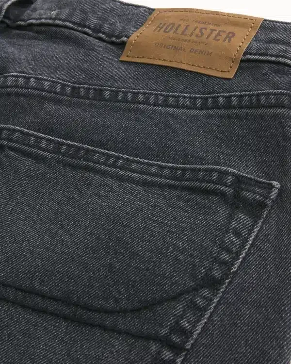 Vaqueros rectos ajustados lavados en negro Vaqueros rectos ajustados lavados en negro