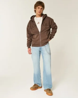 Vaqueros relajados de lavado claro y corte acampanado