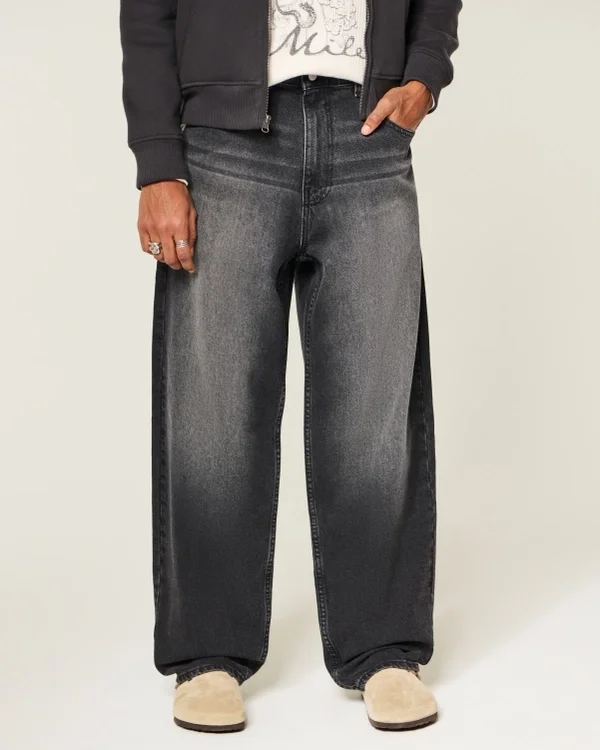 Vaqueros skater holgados con estampado en negro lavado Vaqueros skater holgados con estampado en negro lavado