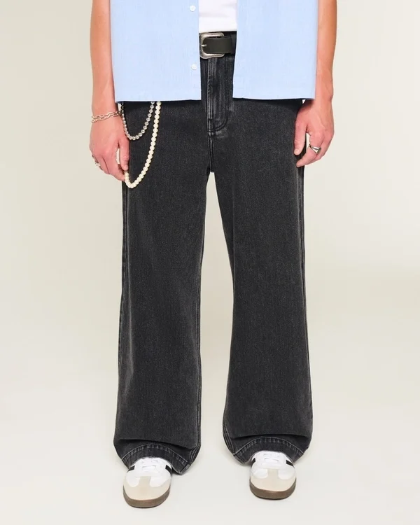 Vaqueros superbaggy con estampado de estrellas en negro lavado Vaqueros superbaggy con estampado de estrellas en negro lavado