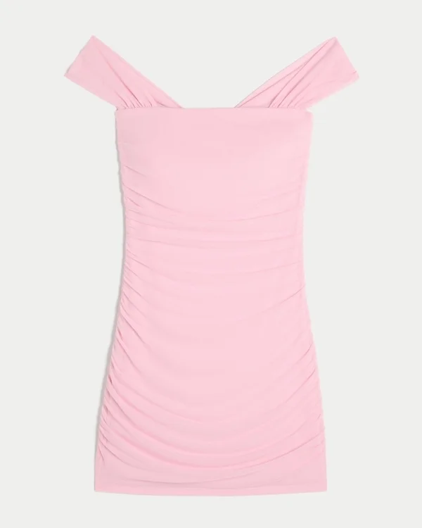 Vestido ajustado con hombros descubiertos y malla Vestido ajustado con hombros descubiertos y malla