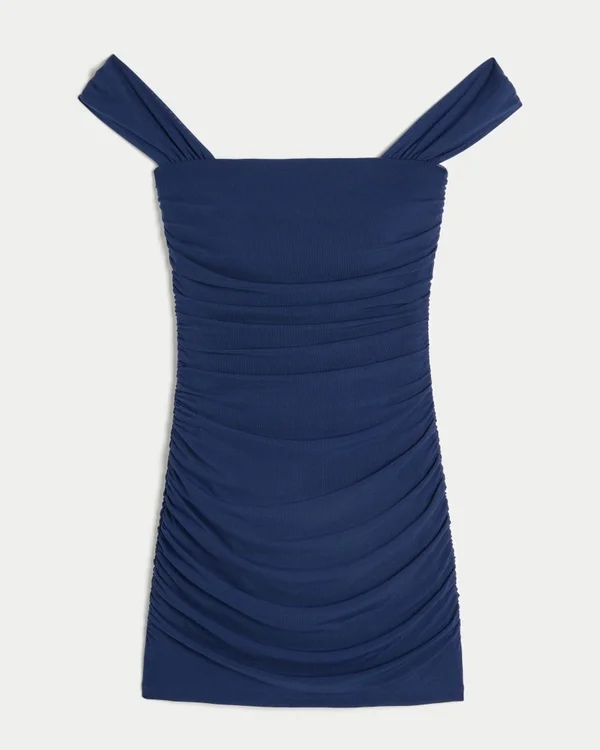 Vestido ajustado con hombros descubiertos y malla Vestido ajustado con hombros descubiertos y malla