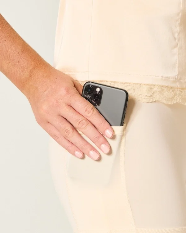 Vestido ajustado sin tirantes con lazo de satén Vestido ajustado sin tirantes con lazo de satén