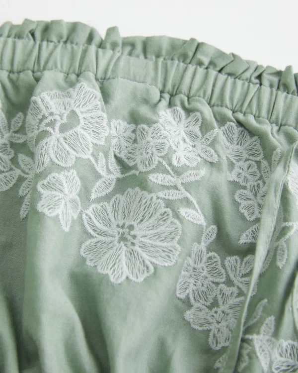 Vestido babydoll bordado sin tirantes Vestido babydoll bordado sin tirantes