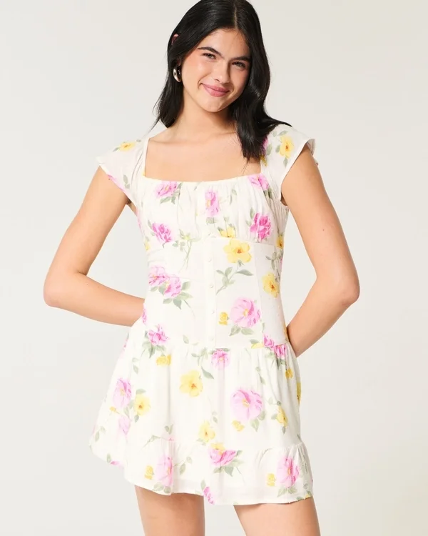 Vestido con falda pantalón y mangas con volantes Vestido con falda pantalón y mangas con volantes