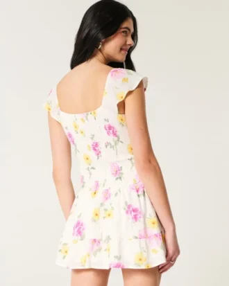 Vestido con falda pantalón y mangas con volantes Vestido con falda pantalón y mangas con volantes