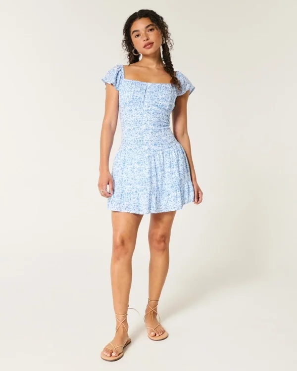 Vestido con falda pantalón y mangas con volantes Vestido con falda pantalón y mangas con volantes