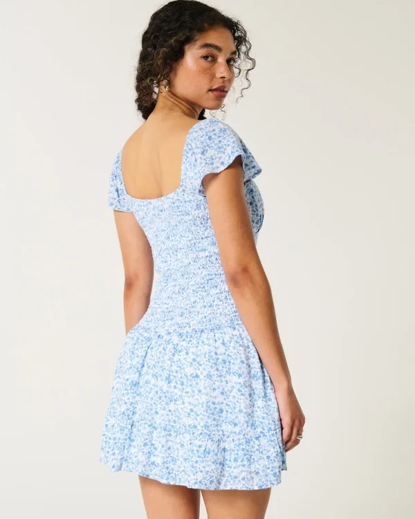 Vestido con falda pantalón y mangas con volantes Vestido con falda pantalón y mangas con volantes