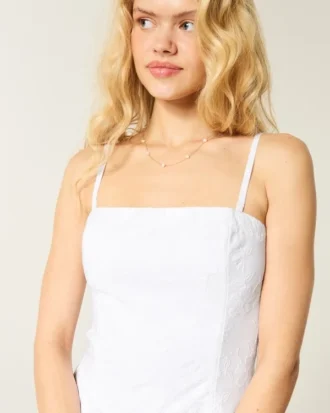 Vestido largo sin tirantes con bordados